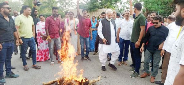 कांग्रेसियों ने भाजपा सरकार व ईडी का फूंका पुतला