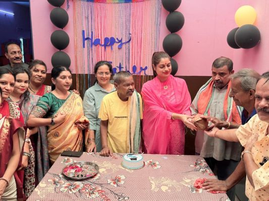 आशियाना की तरह का कोई आसरा मिल जाता है तो बुजुर्ग कुछ दिन और जी लेते हैं-एकता