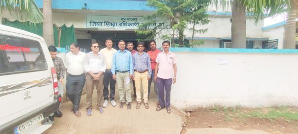 मांगों को ले डीईओ से मिले शिक्षक