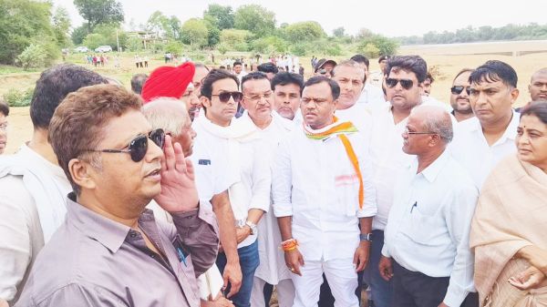 अवैध रेत खनन के पीछे सत्ता से जुड़े  भाजपा नेताओं का हाथ - दीपक