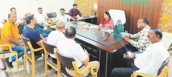 शहर में होर्डिंग-पोस्टर की चोरी, एफआईआर दर्ज करने के निर्देश