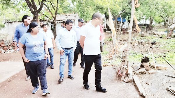 सीबीजी प्लांट निर्माण का स्थल निरीक्षण करने पहुंचे आयुक्त