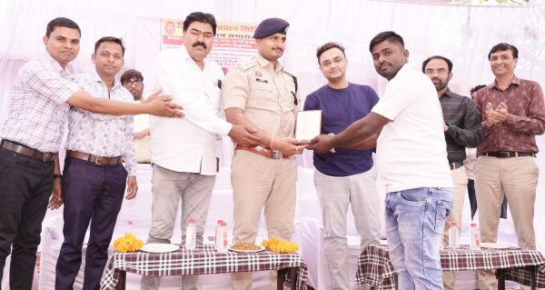टिकुलिया में 107 यूनिट रक्तदान