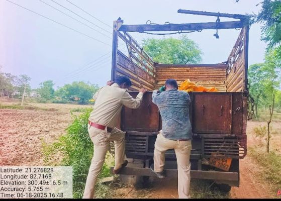 खैर लकड़ी की तस्करी, वाहन जब्त