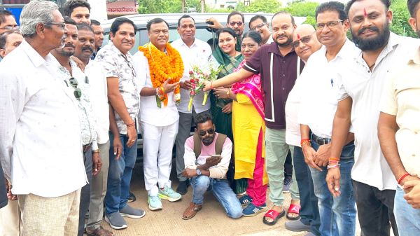 स्कूलें बंद कर शराब दुकान खोलने वाली सरकार हर मोर्चे पर विफल-बैज