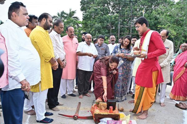 महालक्ष्मी मार्केट पंडरी में मैकेनाइज्ड पार्किंग का भूमिपूजन