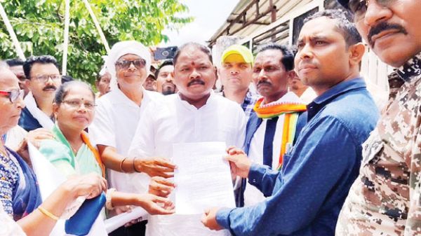 युक्तियुक्तकरण के खिलाफ छिंदगढ़ में कांग्रेस का प्रदर्शन