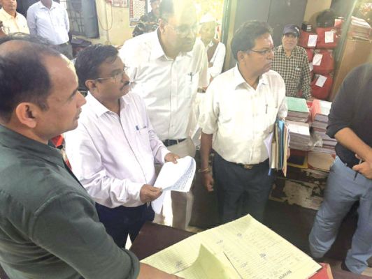 रिकॉर्ड रूम में अव्यवस्था, राजस्व अफसरों को नोटिस