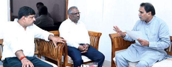   जीएम से मिल मूणत ने मांगी नई ट्रेनें, स्टेशन में चल रहे निर्माण में देरी पर जताई नाराजगी