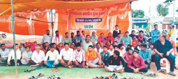  मांगों को लेकर फुटकर कारोबरियों की बेमुद्दत भूख हड़ताल,  आश्वासन पर समाप्त