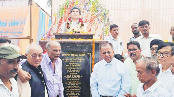  निधन के 48 साल बाद कवि धांधी की प्रतिमा का अनावरण