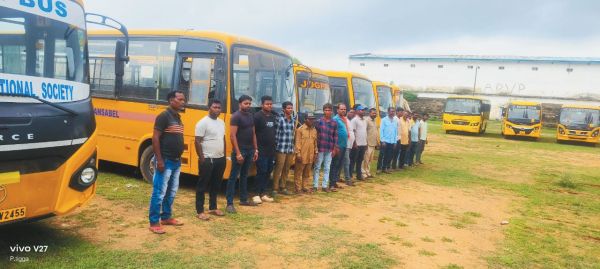 स्कूल खुलते ही स्कूलों बसों की जांच शुरू, चालकों का स्वास्थ्य परीक्षण भी