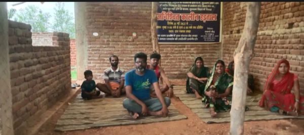 बुनियादी सुविधाओं की मांग, सपहा में ग्रामीण बेमुद्दत हड़ताल पर