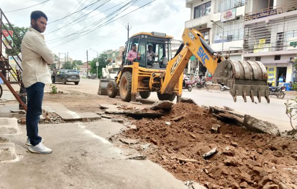बीटीआई रोड चौड़ीकरण का नपाध्यक्ष ने किया निरीक्षण