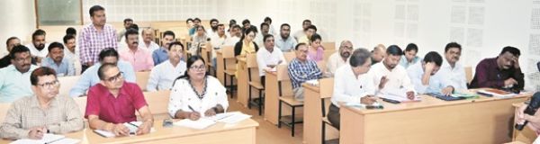 इंदौर प्रशिक्षण के बाद भिलाई निगम आयुक्त ने ली समीक्षा बैठक