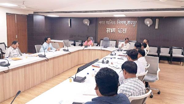 जोनों में बिछाई जा रही डिस्ट्रीब्यूशन पाईप लाईन टंकियों से कनेक्ट करने  के निर्देश