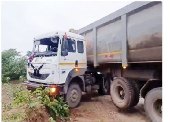 ट्रक- ट्रेलर में भिड़ंत, चालक की मौत