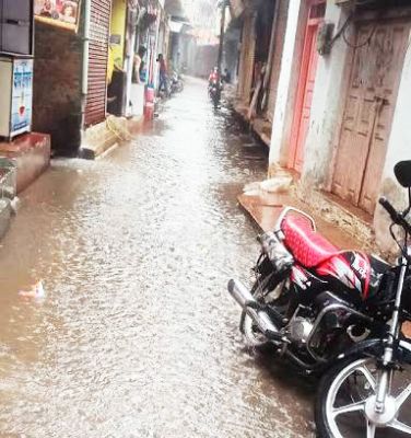 बारिश का अलर्ट, एक दिन में ही बदला आंकड़ा