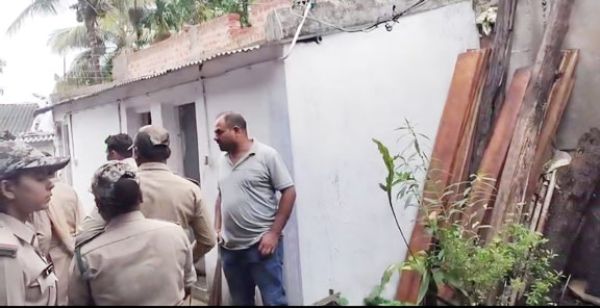  5 लाख का अवैध सागौन चिरान जब्त