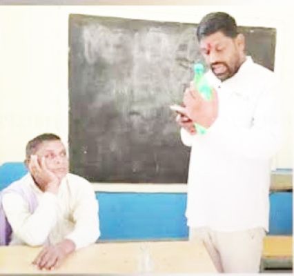 स्कूल में नशे में धुत मिले प्रधानपाठक, निलंबित