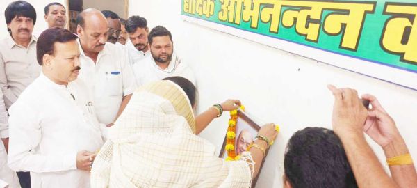  पूर्व विधायक अग्नि चंद्राकर की प्रथम  पुण्यतिथि, कांग्रेसियों ने दी श्रद्धांजलि 