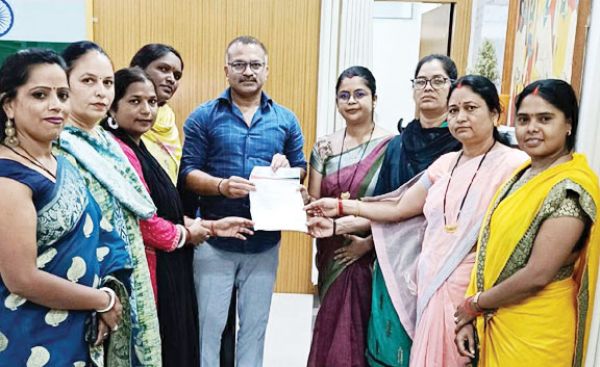 गांधी चौक में प्रीमियम शराब दुकान पर महिलाओं ने दर्ज कराया विरोध