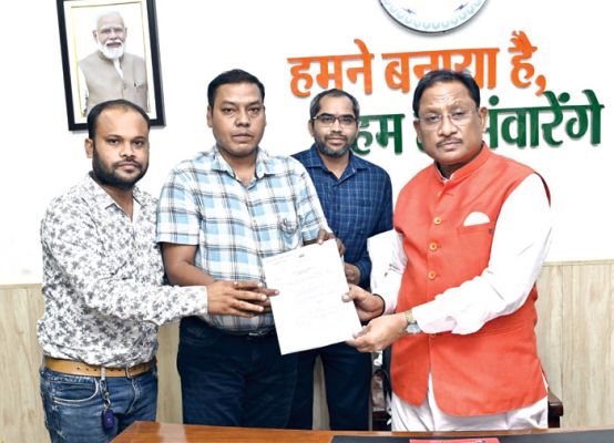 विशेष दिव्यांग बच्चों के स्पेशल एजुकेटर्स ने सीएम साय से मिल संविलयन की मांग की