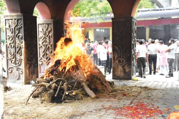 पद्मश्री डॉ. सुरेंद्र दुबे पंचतत्व में विलीन