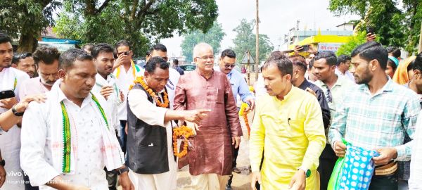 पूर्व सीएम का मैनपुर में भव्य स्वागत