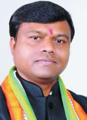 भारतमाला में बड़ी मछलियों को बचा रही सरकार-बैज