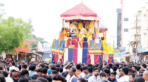 बस्तर गोंचा महापर्व: भाई-बहन संग रथ पर सवार होकर मौसी के घर पहुंचे महाप्रभु जगन्नाथ 
