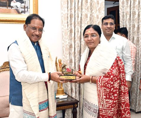 साय ने केंद्रीय राज्य मंत्री सावित्री ठाकुर को बताई महिला बाल विकास की योजनाएं