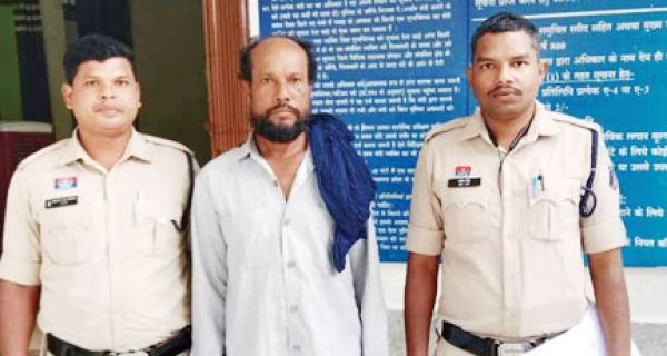 नाबालिग से रेप, अधेड़ आरोपी गिरफ्तार