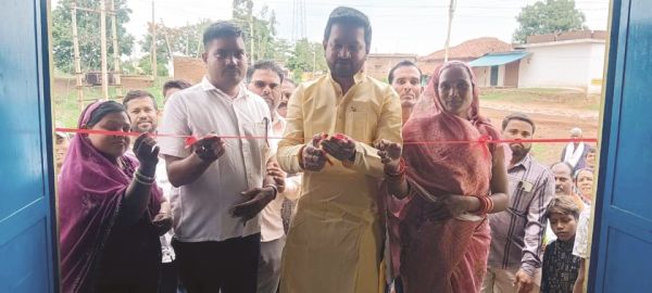 दुल्लापुर में नए राशन दुकान का जिपं उपाध्यक्ष ने किया उद्घाटन