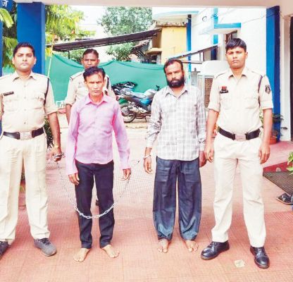देवी-देवताओं की मूर्तियों पर लगाया खून, दो गिरफ्तार