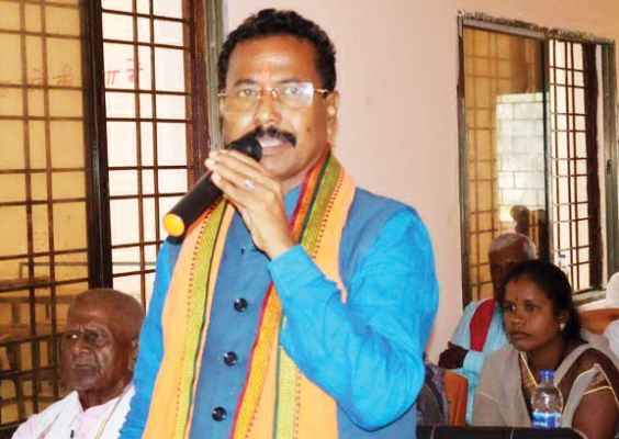 बड़े तुमनार शिविर: ग्रामीणों को योजनाओं से फायदा