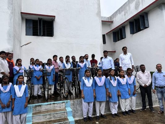 भाजपा सदैव शिक्षा और सामाजिक  न्याय के लिए प्रतिबद्ध -येतराम  चुरकी शाला प्रवेश उत्सव-  सायकल वितरण समारोह
