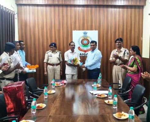एएसआई  व आरक्षक सेवानिवृत्त होने पर विदाई