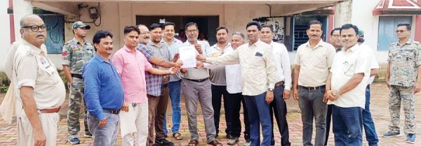 शिक्षक साझा मंच ने सीएम के नाम सौंपा ज्ञापन