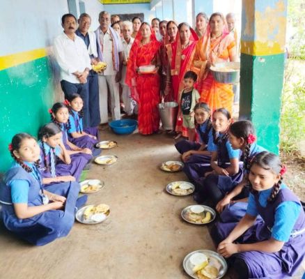 लावातरा में संकुल स्तरीय शाला प्रवेश उत्सव व भगैया बाई धीवर जयंती