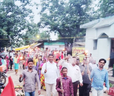 करणीकृपा प्लांट के विरोध में निकली मशाल रैली नपं अध्यक्ष ने ली किसान मोर्चा की सदस्यता