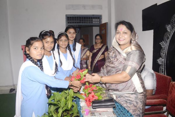 बालिका के पढऩे से पूरे परिवार में फैलेगा शिक्षा का उजियारा-तारिणी