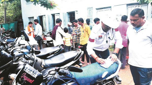 खैरागढ़ में यातायात पुलिस ने 78 वाहनों से 33 हजार लिया जुर्माना