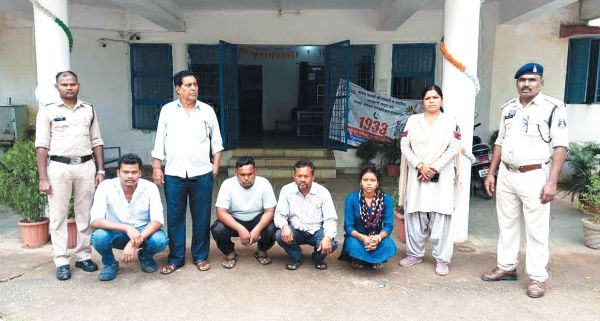 मानसिक प्रताडऩा से तंग युवक ने की थी खुदकुशी, 5 गिरफ्तार