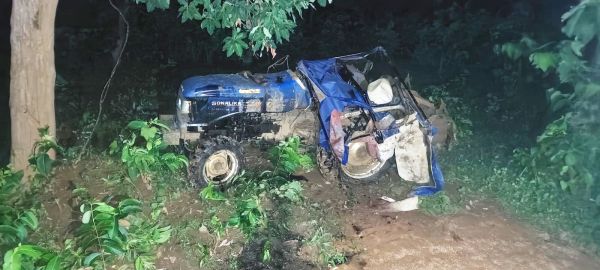 ट्रैक्टर पलटा,  दबकर चालक की मौत  खेत जोतकर घर लौटते  हादसा