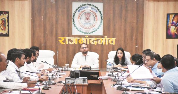 निर्माण एजेंसी महत्वपूर्ण कार्यों को प्राथमिकता से पूर्ण करें- कलेक्टर