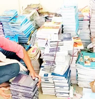 एक पाठ्यपुस्तक में दो बार कोड-कई में बार कोड की प्रिंटिंग सही नहीं, सर्वर डाउन की भी समस्या, वितरण में बाधा