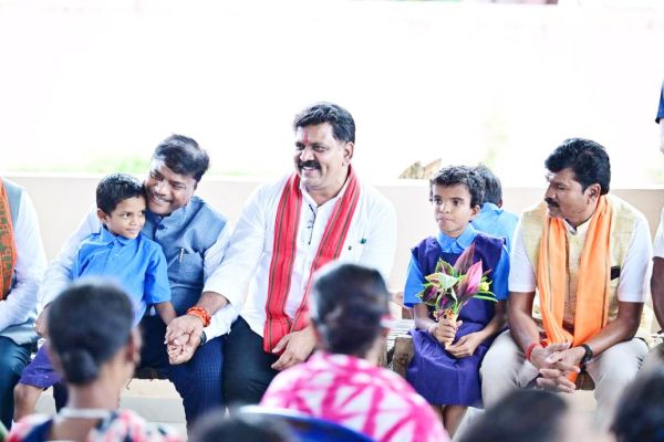ईरकभट्टी के जन चौपाल में डिप्टी  सीएम शर्मा-वनमंत्री हुए शामिल