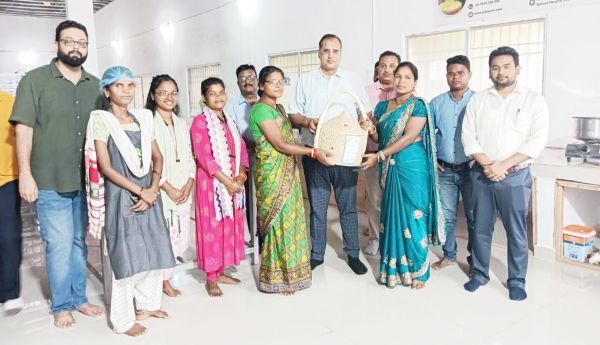 महिलाओं से आजीविका मूलक गतिविधियों की ली जानकारी