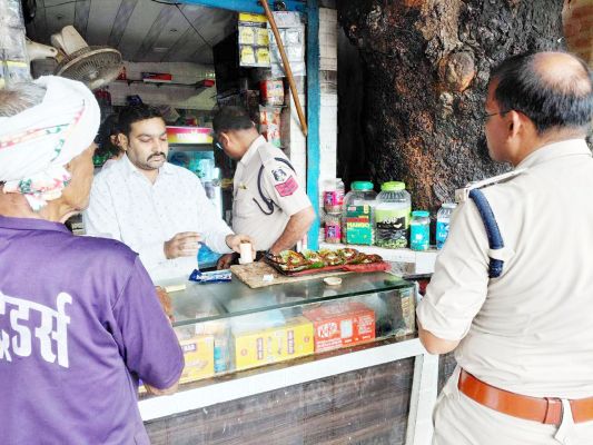 18 पान ठेलों के विरूद्ध कार्रवाई